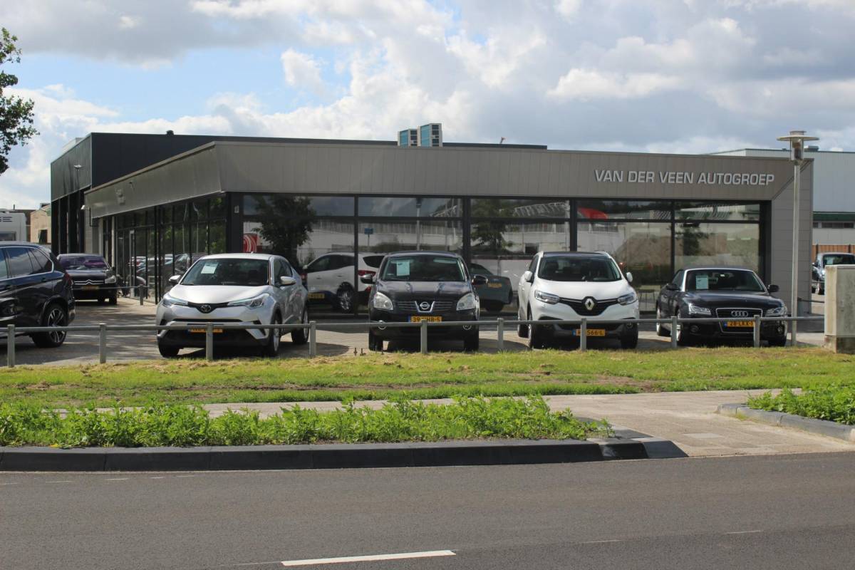 Ford C-MAX Ford C-Max 1.5 Titanium | Incl. 12 maanden garantie | Trekhaak | Achteruitrijcamera | Parkeersensoren | Elektrische kofferklep | Adaptieve cruise control | Climate control | Lane assist | Navigatie | Bluetooth | Lichtmetalen velgen | Airco