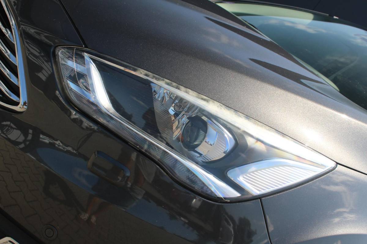Ford C-MAX Ford C-Max 1.5 Titanium | Incl. 12 maanden garantie | Trekhaak | Achteruitrijcamera | Parkeersensoren | Elektrische kofferklep | Adaptieve cruise control | Climate control | Lane assist | Navigatie | Bluetooth | Lichtmetalen velgen | Airco