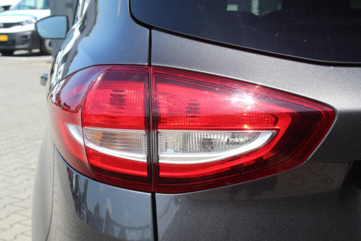 Ford C-MAX Ford C-Max 1.5 Titanium | Incl. 12 maanden garantie | Trekhaak | Achteruitrijcamera | Parkeersensoren | Elektrische kofferklep | Adaptieve cruise control | Climate control | Lane assist | Navigatie | Bluetooth | Lichtmetalen velgen | Airco