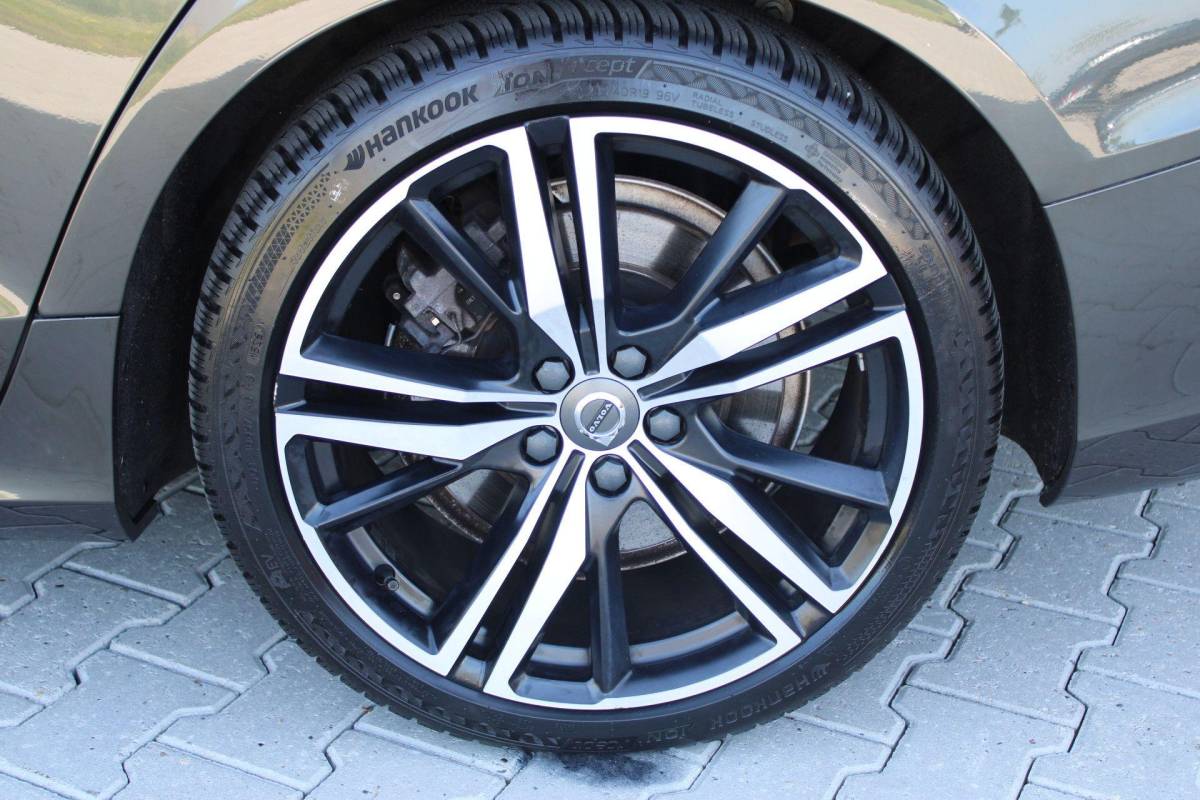 Volvo V60 Volvo V60 2.0 T8 Recharge AWD R-Design | Incl. 12 maanden garantie | SOH 91% | Pilot assist | Harman/Kardon audio | Memory seats | Stoel/stuurverwarming | Uitklapbare trekhaak | Schuif/kantel dak | Apple carplay/Android auto |