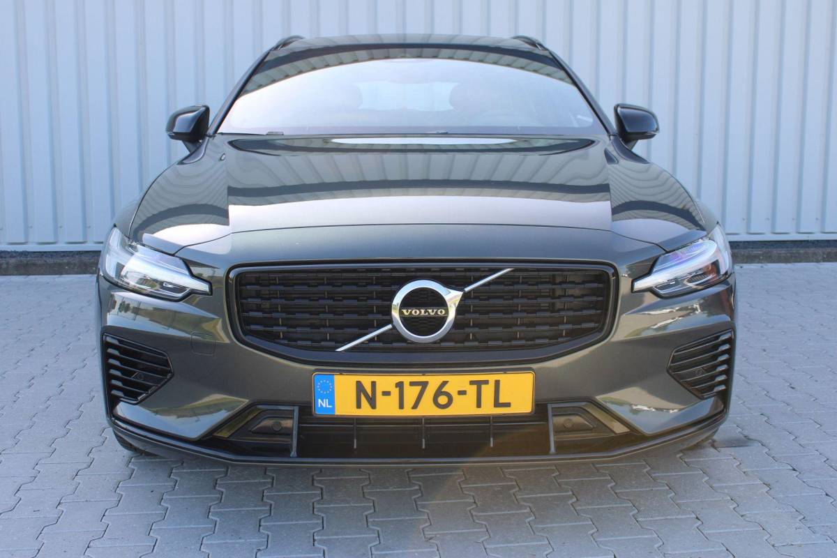 Volvo V60 Volvo V60 2.0 T8 Recharge AWD R-Design | Incl. 12 maanden garantie | SOH 91% | Pilot assist | Harman/Kardon audio | Memory seats | Stoel/stuurverwarming | Uitklapbare trekhaak | Schuif/kantel dak | Apple carplay/Android auto |