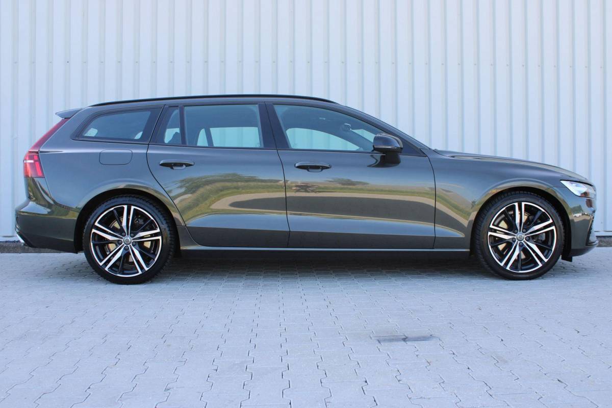 Volvo V60 Volvo V60 2.0 T8 Recharge AWD R-Design | Incl. 12 maanden garantie | SOH 91% | Pilot assist | Harman/Kardon audio | Memory seats | Stoel/stuurverwarming | Uitklapbare trekhaak | Schuif/kantel dak | Apple carplay/Android auto |