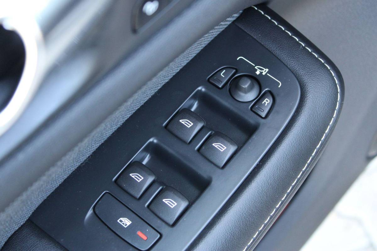 Volvo V60 Volvo V60 2.0 T8 Recharge AWD R-Design | Incl. 12 maanden garantie | SOH 91% | Pilot assist | Harman/Kardon audio | Memory seats | Stoel/stuurverwarming | Uitklapbare trekhaak | Schuif/kantel dak | Apple carplay/Android auto |