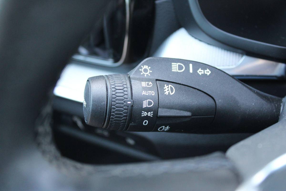 Volvo V60 Volvo V60 2.0 T8 Recharge AWD R-Design | Incl. 12 maanden garantie | SOH 91% | Pilot assist | Harman/Kardon audio | Memory seats | Stoel/stuurverwarming | Uitklapbare trekhaak | Schuif/kantel dak | Apple carplay/Android auto |