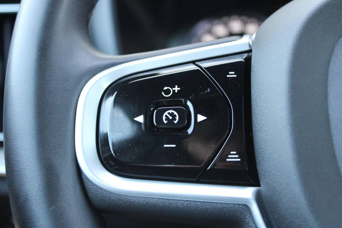 Volvo V60 Volvo V60 2.0 T8 Recharge AWD R-Design | Incl. 12 maanden garantie | SOH 91% | Pilot assist | Harman/Kardon audio | Memory seats | Stoel/stuurverwarming | Uitklapbare trekhaak | Schuif/kantel dak | Apple carplay/Android auto |
