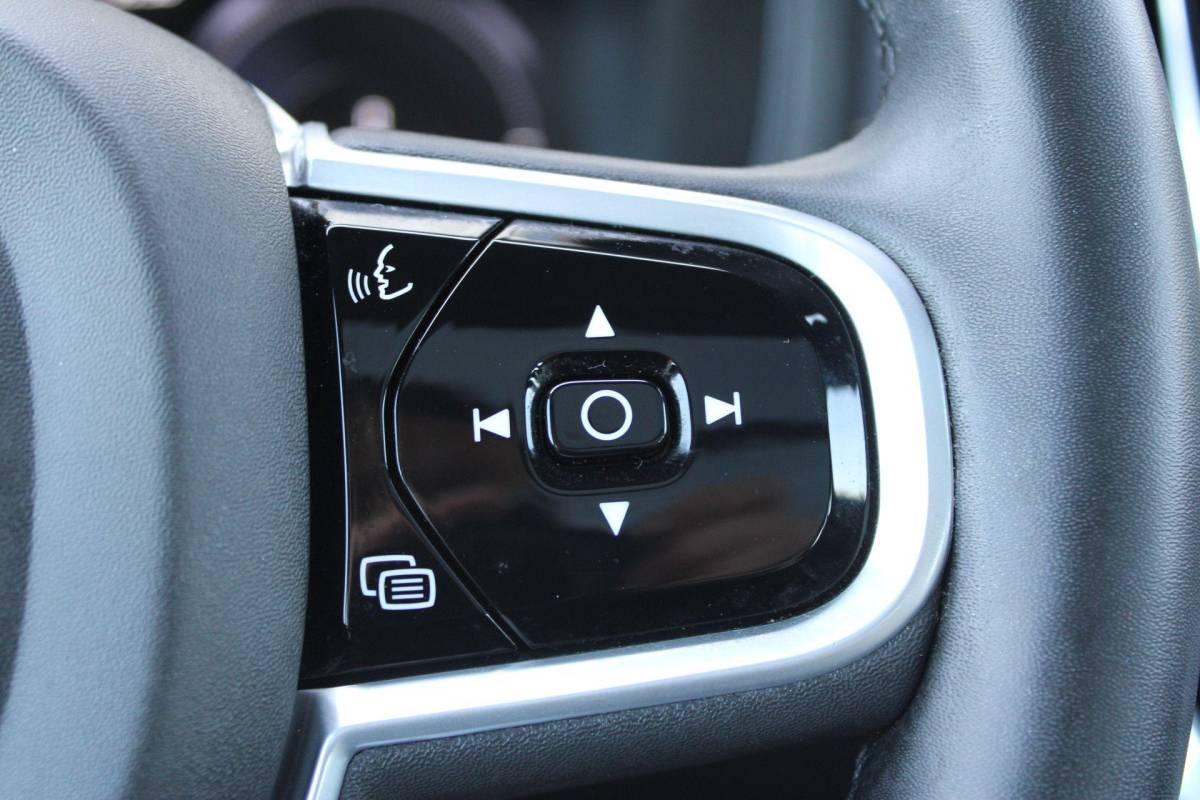 Volvo V60 Volvo V60 2.0 T8 Recharge AWD R-Design | Incl. 12 maanden garantie | SOH 91% | Pilot assist | Harman/Kardon audio | Memory seats | Stoel/stuurverwarming | Uitklapbare trekhaak | Schuif/kantel dak | Apple carplay/Android auto |