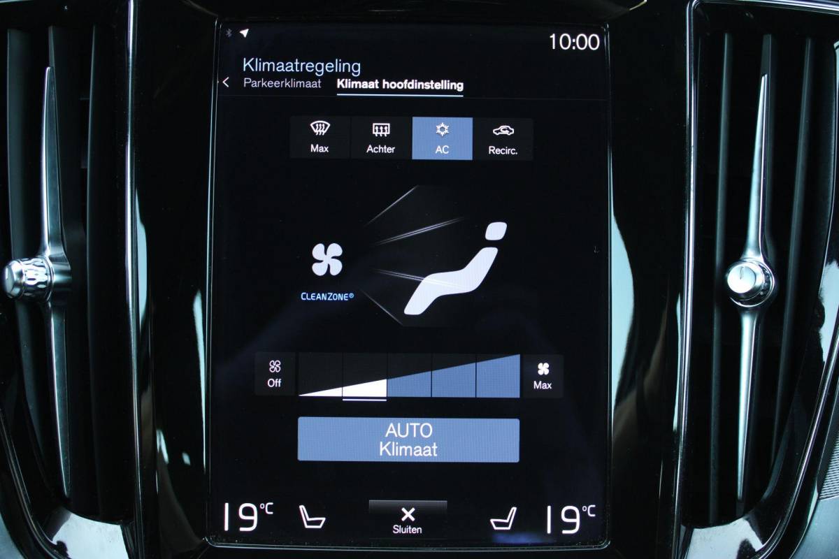 Volvo V60 Volvo V60 2.0 T8 Recharge AWD R-Design | Incl. 12 maanden garantie | SOH 91% | Pilot assist | Harman/Kardon audio | Memory seats | Stoel/stuurverwarming | Uitklapbare trekhaak | Schuif/kantel dak | Apple carplay/Android auto |