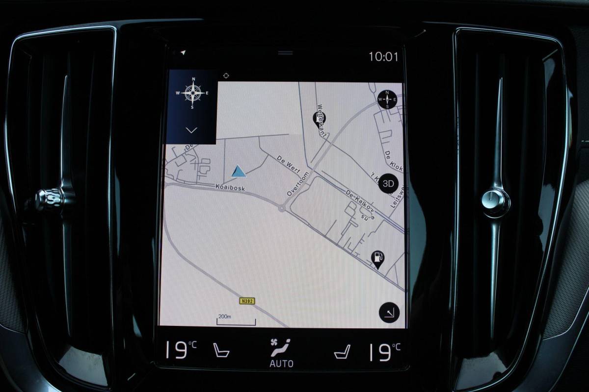 Volvo V60 Volvo V60 2.0 T8 Recharge AWD R-Design | Incl. 12 maanden garantie | SOH 91% | Pilot assist | Harman/Kardon audio | Memory seats | Stoel/stuurverwarming | Uitklapbare trekhaak | Schuif/kantel dak | Apple carplay/Android auto |