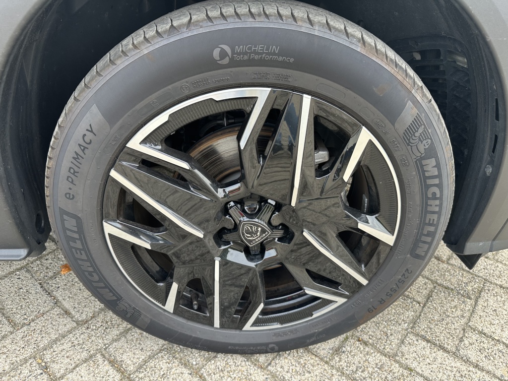 Peugeot 5008 Peugeot 5008 1.2 Hybrid GT