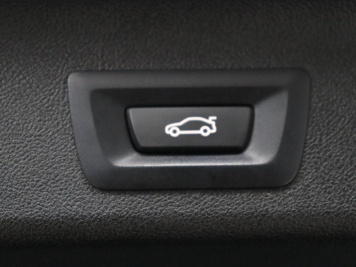 BMW 5 Serie BMW 5-serie Touring 530i xDrive M-sport High Executive | Leder | Camera | Harman/kardon | Park assist | Cruise control | Full LED | Bluetooth | Sfeerverlichting |