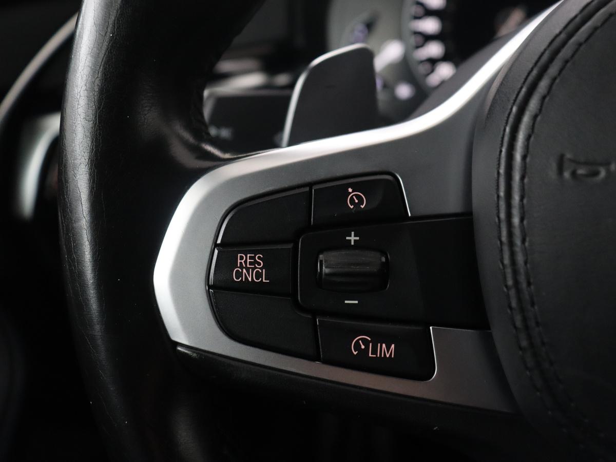 BMW 5 Serie BMW 5-serie Touring 530i xDrive M-sport High Executive | Leder | Camera | Harman/kardon | Park assist | Cruise control | Full LED | Bluetooth | Sfeerverlichting |