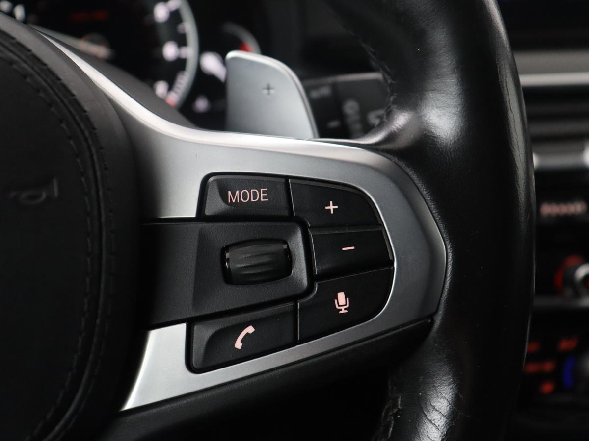BMW 5 Serie BMW 5-serie Touring 530i xDrive M-sport High Executive | Leder | Camera | Harman/kardon | Park assist | Cruise control | Full LED | Bluetooth | Sfeerverlichting |