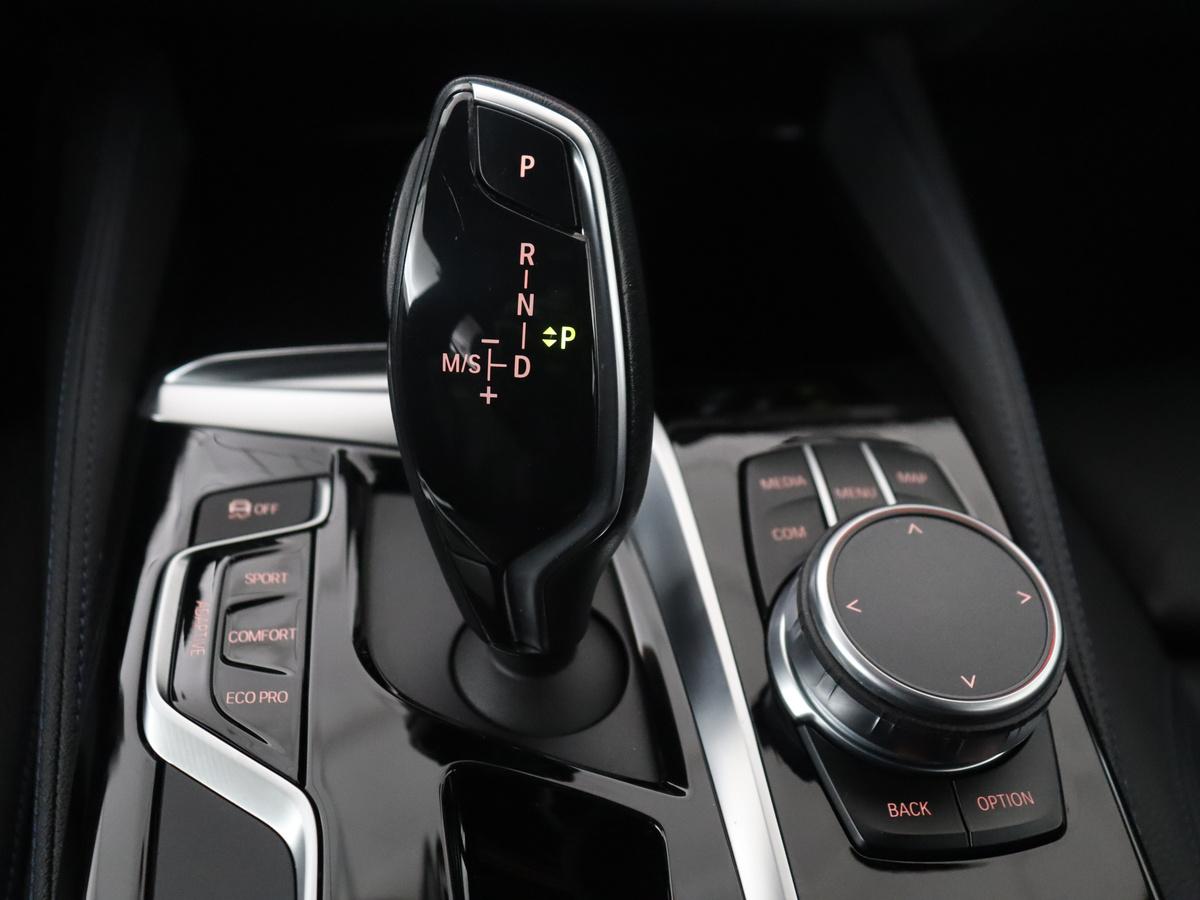 BMW 5 Serie BMW 5-serie Touring 530i xDrive M-sport High Executive | Leder | Camera | Harman/kardon | Park assist | Cruise control | Full LED | Bluetooth | Sfeerverlichting |
