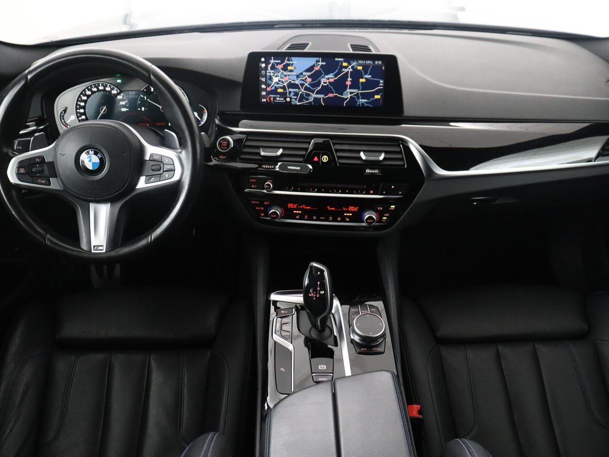BMW 5 Serie BMW 5-serie Touring 530i xDrive M-sport High Executive | Leder | Camera | Harman/kardon | Park assist | Cruise control | Full LED | Bluetooth | Sfeerverlichting |