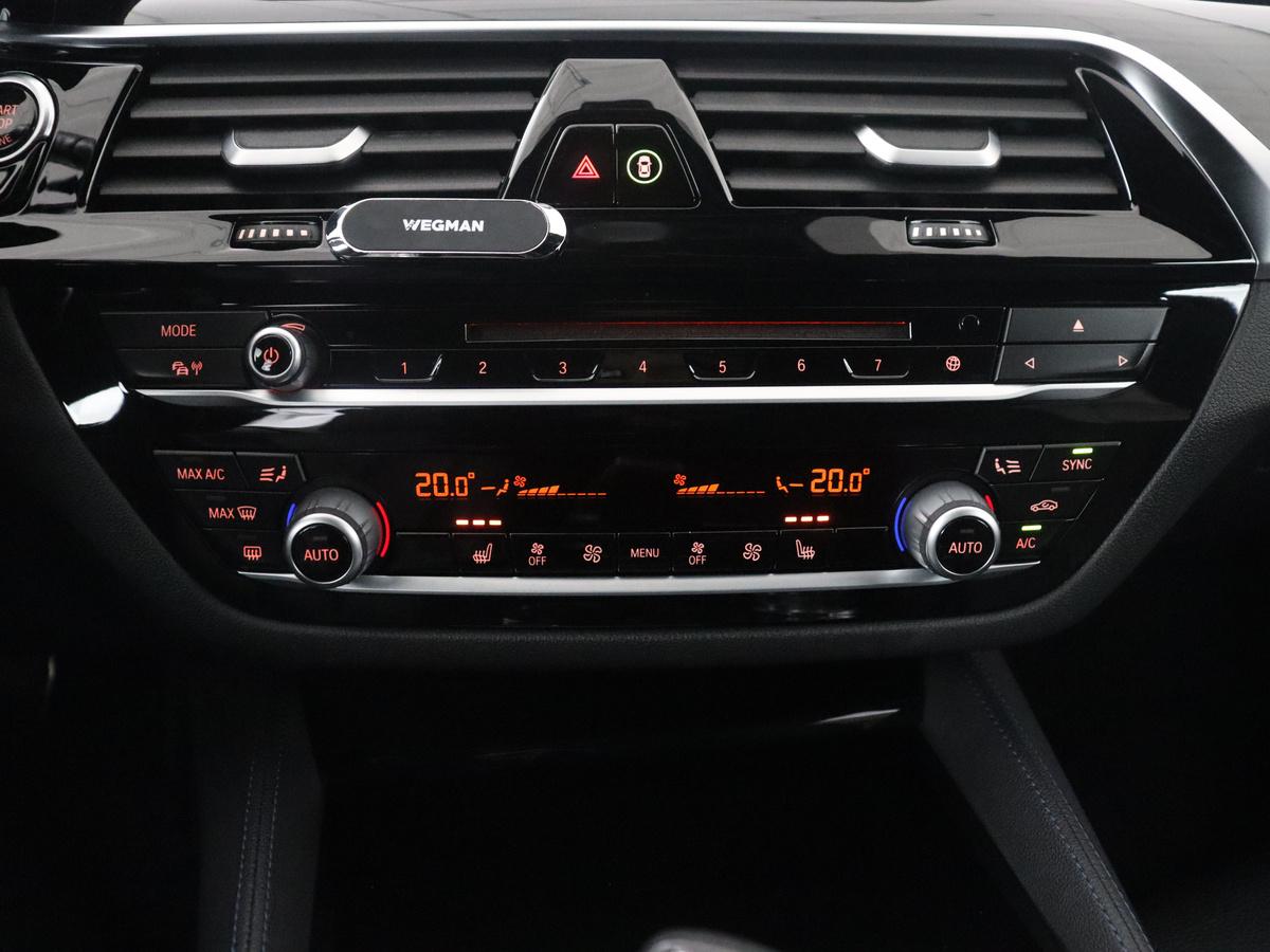 BMW 5 Serie BMW 5-serie Touring 530i xDrive M-sport High Executive | Leder | Camera | Harman/kardon | Park assist | Cruise control | Full LED | Bluetooth | Sfeerverlichting |