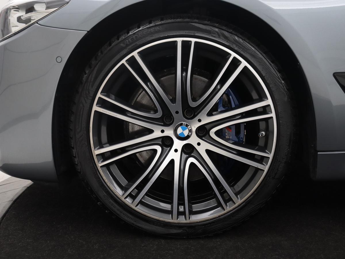 BMW 5 Serie BMW 5-serie Touring 530i xDrive M-sport High Executive | Leder | Camera | Harman/kardon | Park assist | Cruise control | Full LED | Bluetooth | Sfeerverlichting |