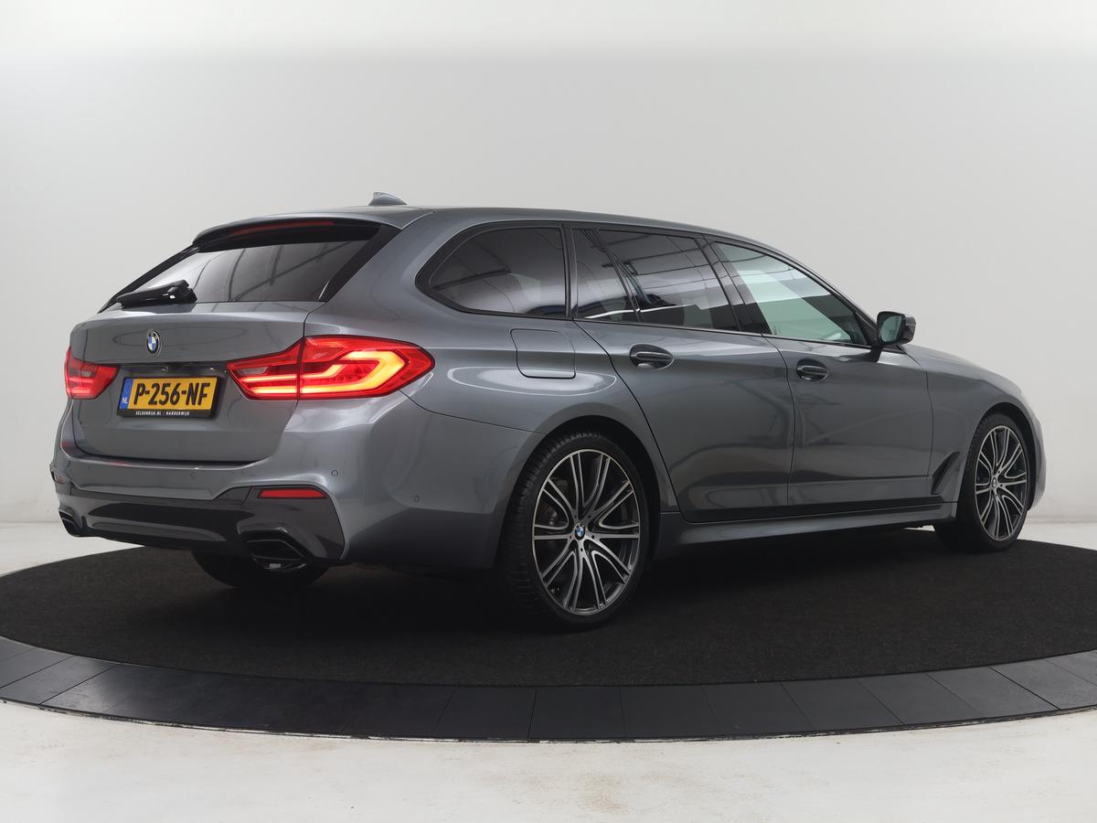BMW 5 Serie BMW 5-serie Touring 530i xDrive M-sport High Executive | Leder | Camera | Harman/kardon | Park assist | Cruise control | Full LED | Bluetooth | Sfeerverlichting |
