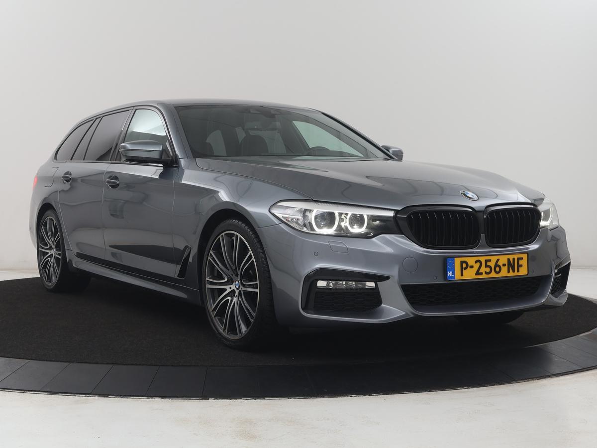 BMW 5 Serie BMW 5-serie Touring 530i xDrive M-sport High Executive | Leder | Camera | Harman/kardon | Park assist | Cruise control | Full LED | Bluetooth | Sfeerverlichting |