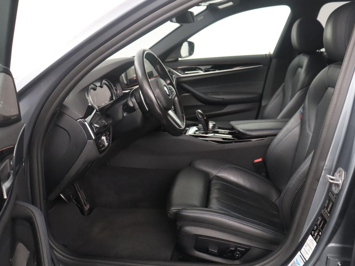 BMW 5 Serie BMW 5-serie Touring 530i xDrive M-sport High Executive | Leder | Camera | Harman/kardon | Park assist | Cruise control | Full LED | Bluetooth | Sfeerverlichting |