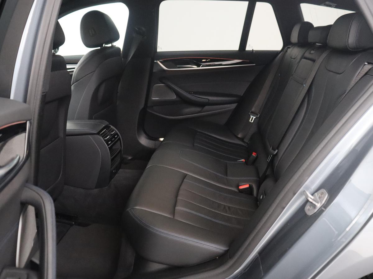 BMW 5 Serie BMW 5-serie Touring 530i xDrive M-sport High Executive | Leder | Camera | Harman/kardon | Park assist | Cruise control | Full LED | Bluetooth | Sfeerverlichting |