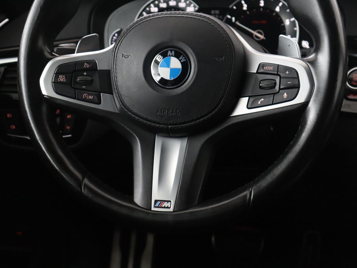 BMW 5 Serie BMW 5-serie Touring 530i xDrive M-sport High Executive | Leder | Camera | Harman/kardon | Park assist | Cruise control | Full LED | Bluetooth | Sfeerverlichting |