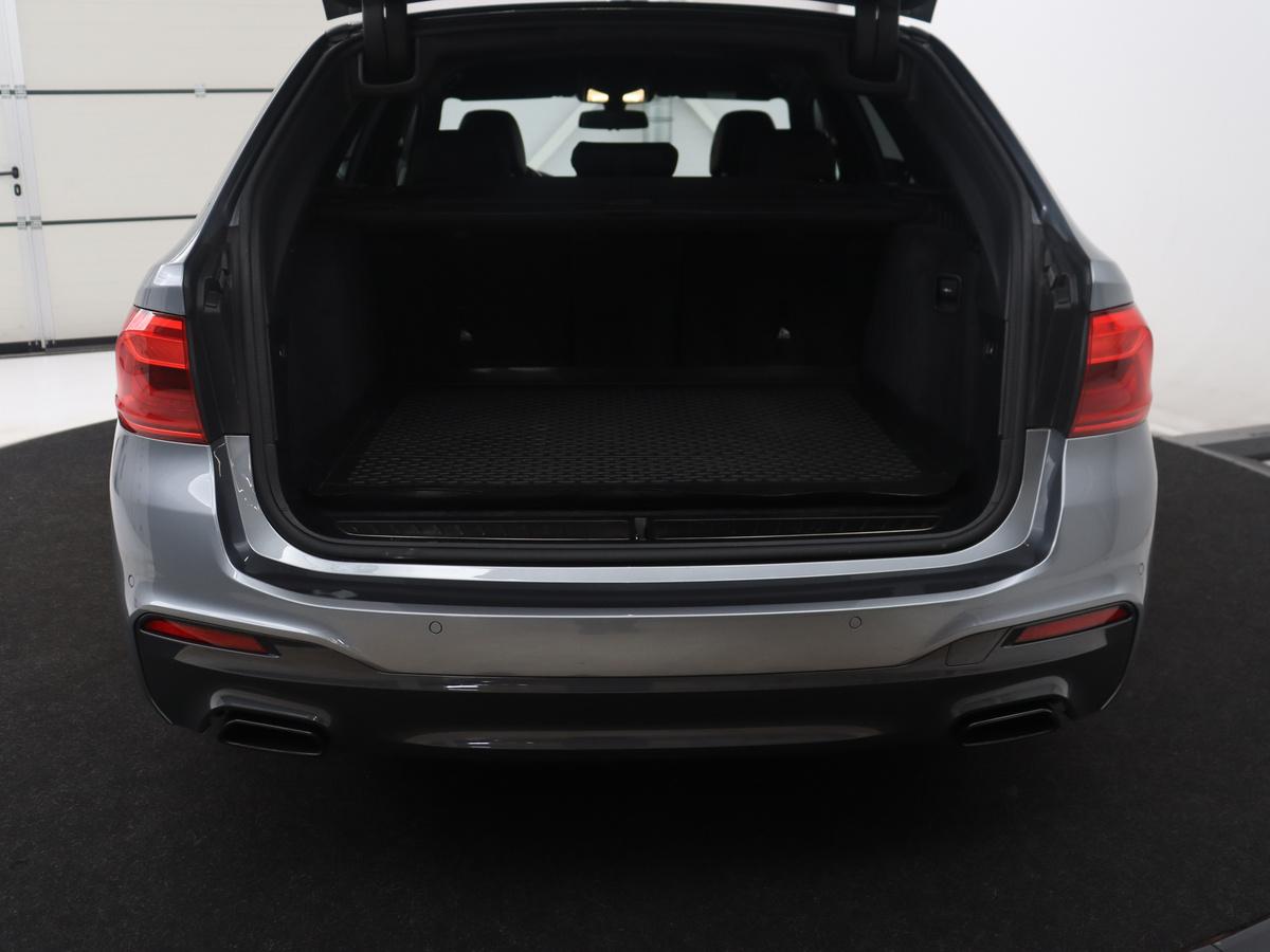 BMW 5 Serie BMW 5-serie Touring 530i xDrive M-sport High Executive | Leder | Camera | Harman/kardon | Park assist | Cruise control | Full LED | Bluetooth | Sfeerverlichting |