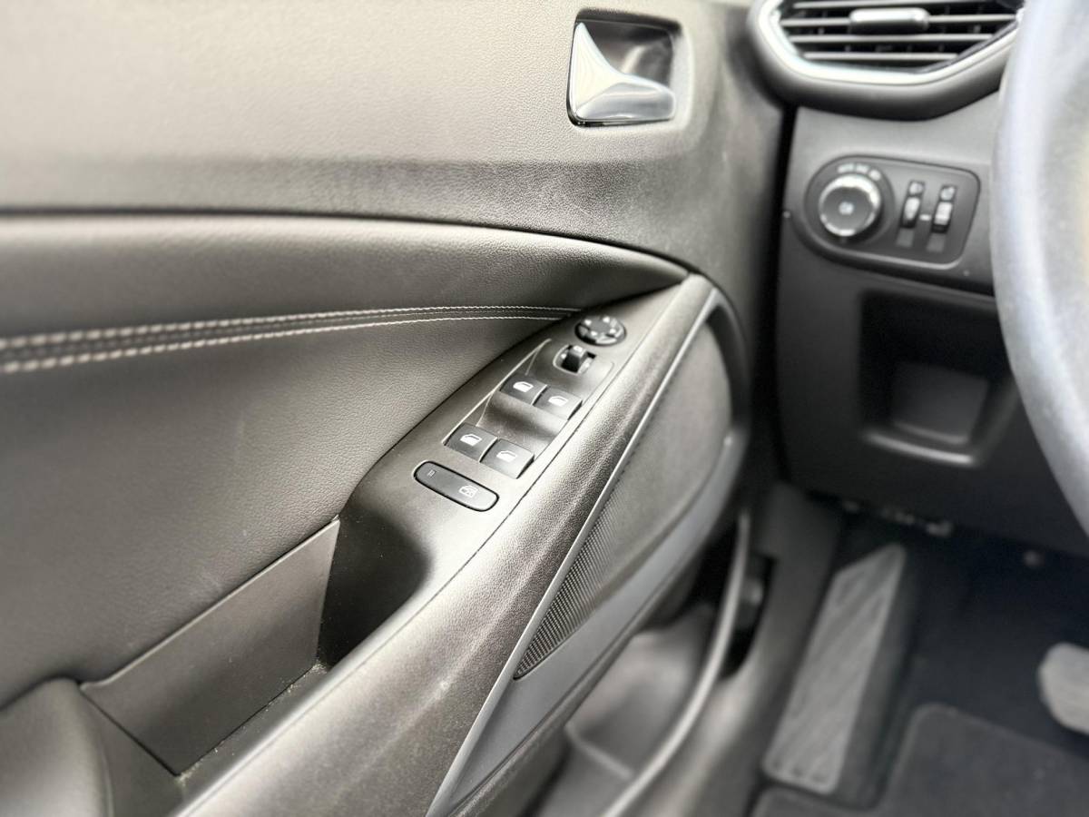 Opel Crossland Opel Crossland 1.2 Turbo Elegance Automaat | Navigatie | Parkeersensoren voor en achter | Parkeercamera achter | Cruise control | Apple carplay | Android Auto