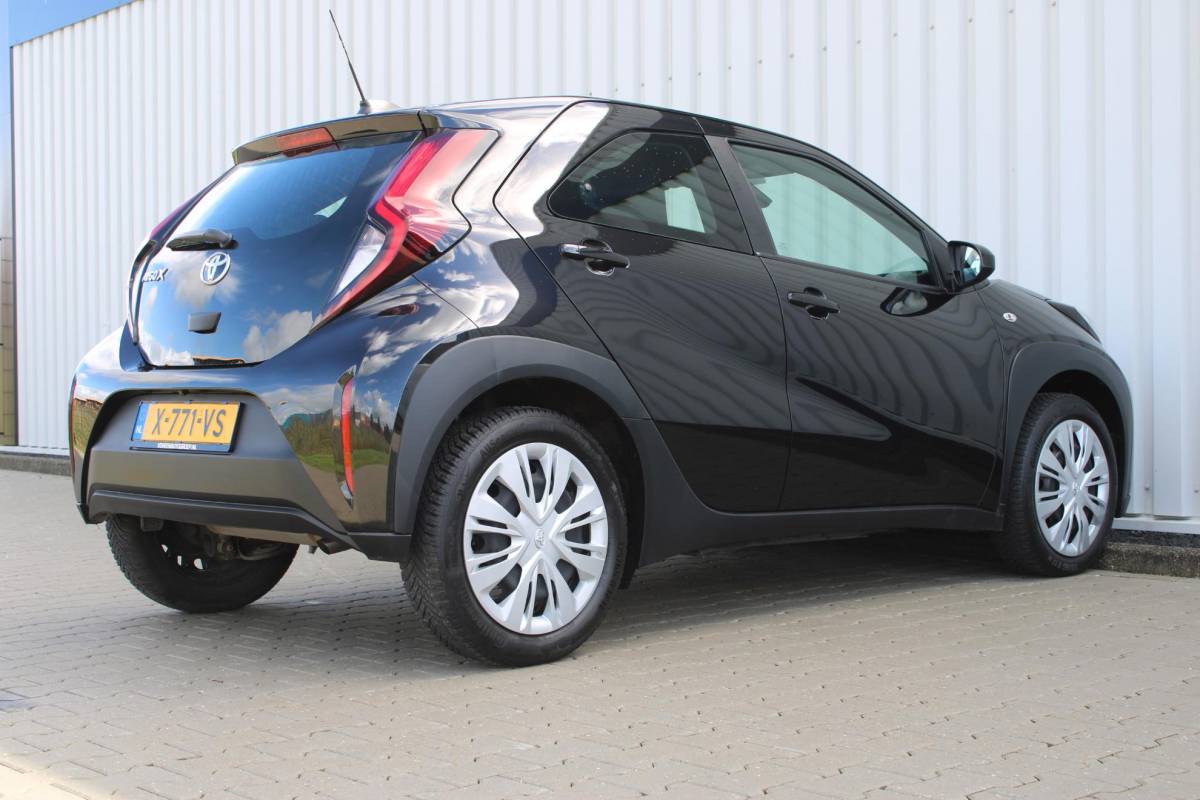 Toyota Aygo X Toyota Aygo X 1.0 VVT-i MT Play | Incl. 12 maanden garantie | Adaptieve cruise control | Apple carplay/Android auto | Lane assist | Airco | Parkeercamera |