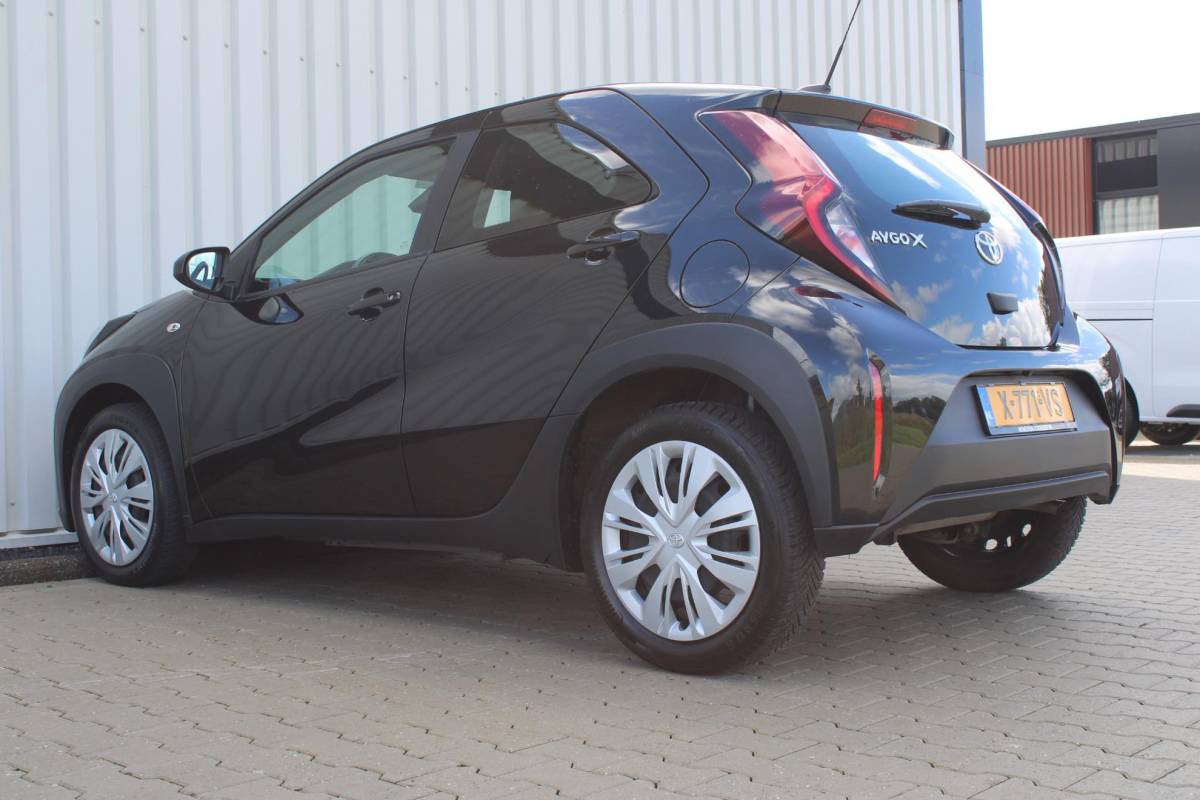 Toyota Aygo X Toyota Aygo X 1.0 VVT-i MT Play | Incl. 12 maanden garantie | Adaptieve cruise control | Apple carplay/Android auto | Lane assist | Airco | Parkeercamera |