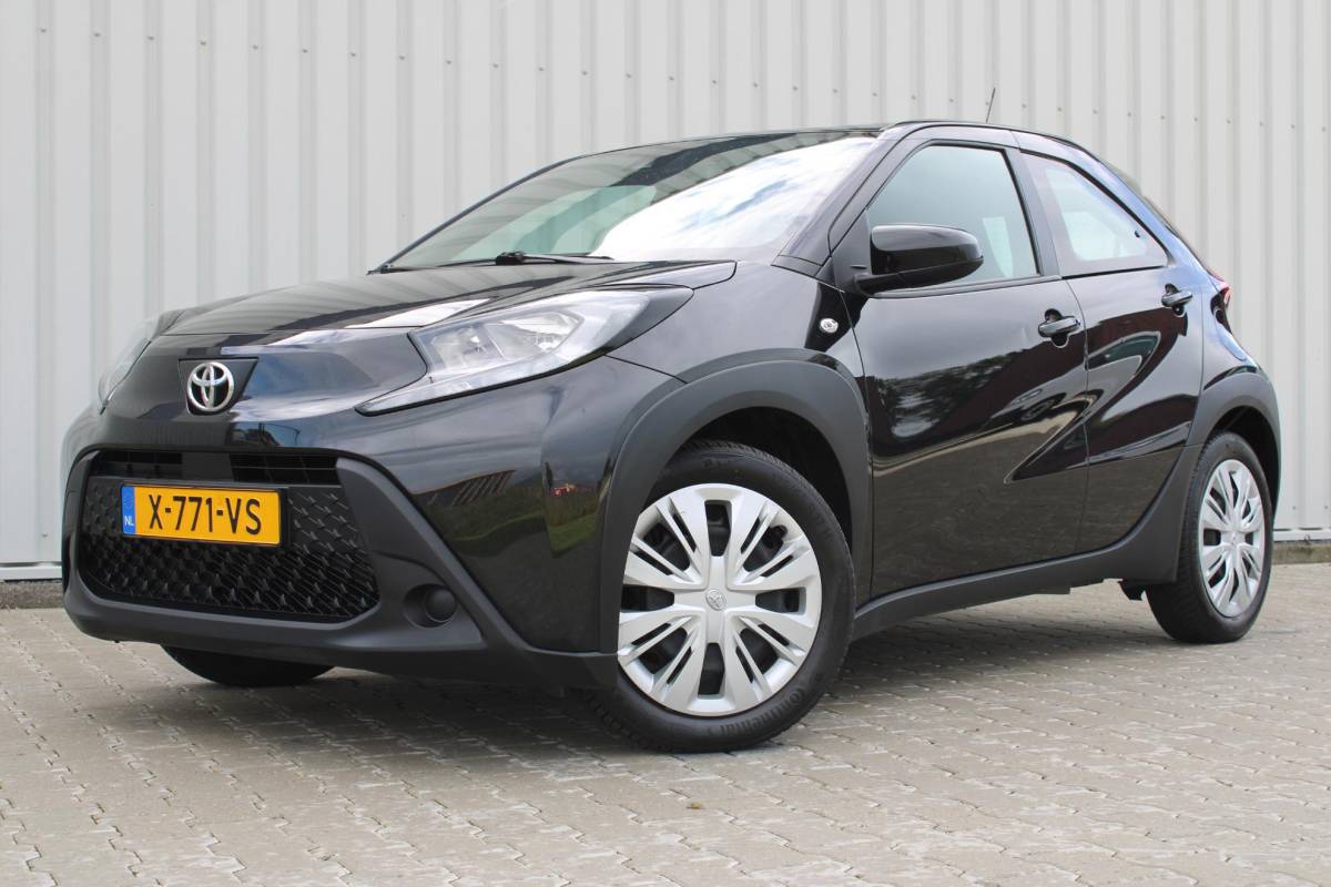 Toyota Aygo X Toyota Aygo X 1.0 VVT-i MT Play | Incl. 12 maanden garantie | Adaptieve cruise control | Apple carplay/Android auto | Lane assist | Airco | Parkeercamera |