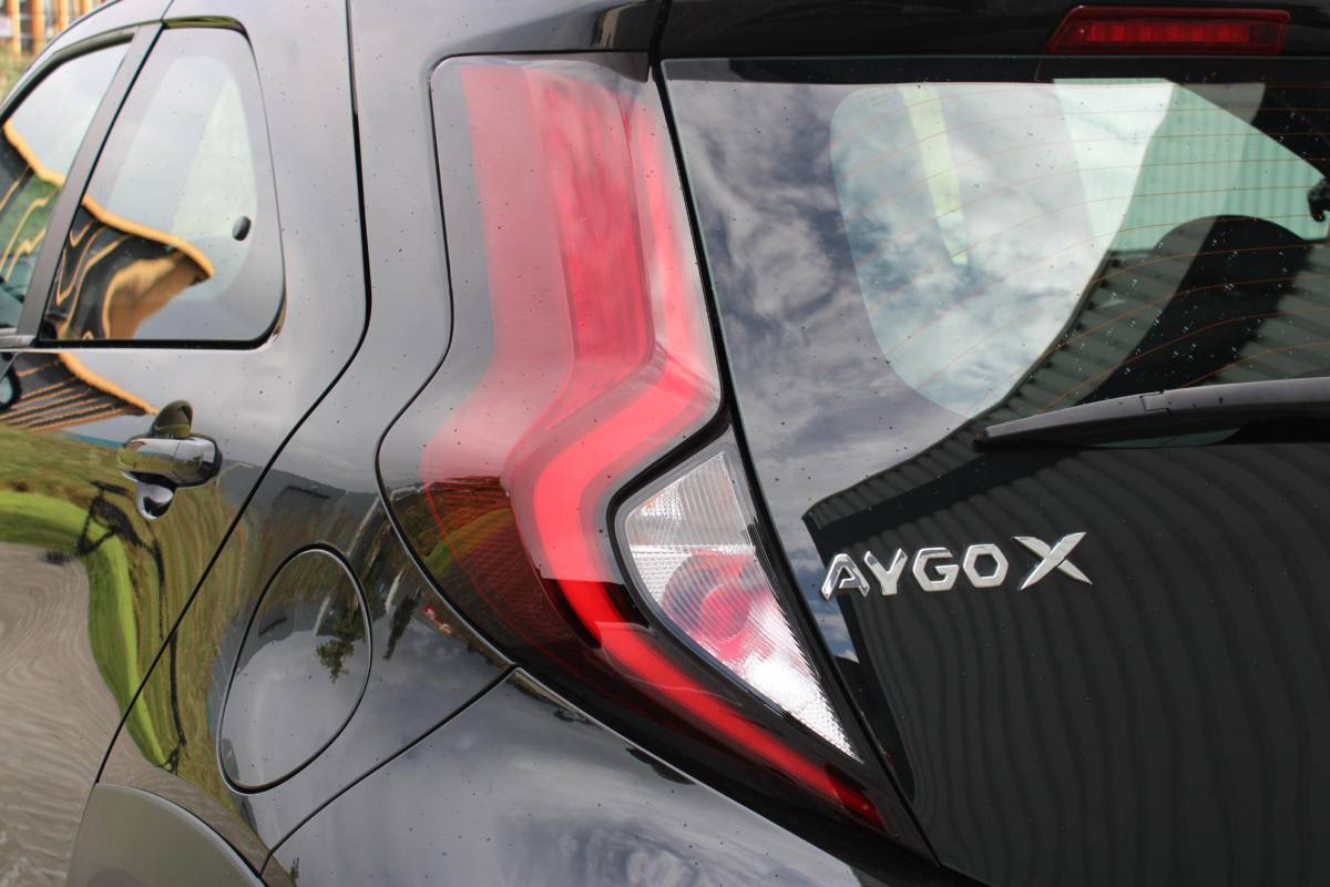 Toyota Aygo X Toyota Aygo X 1.0 VVT-i MT Play | Incl. 12 maanden garantie | Adaptieve cruise control | Apple carplay/Android auto | Lane assist | Airco | Parkeercamera |