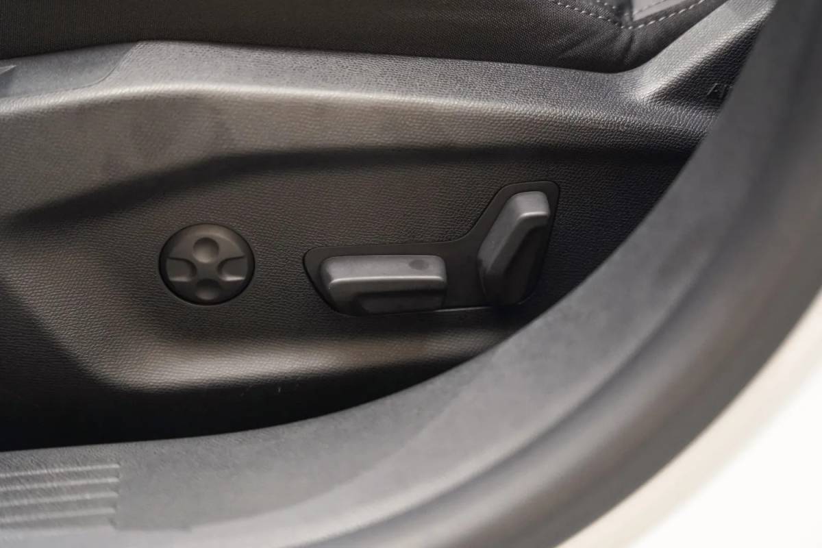 Peugeot 308 Peugeot 308 SW 1.6 Plug-in Hybrid 225 GT-Line Aut. [ Adapt.cruise Navi Camera Memory ]