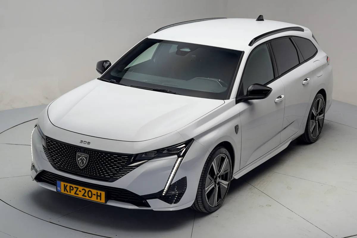 Peugeot 308 Peugeot 308 SW 1.6 Plug-in Hybrid 225 GT-Line Aut. [ Adapt.cruise Navi Camera Memory ]