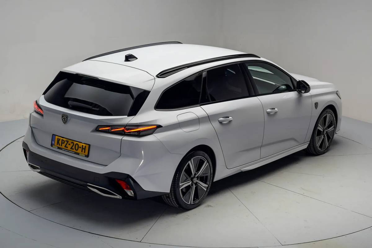 Peugeot 308 Peugeot 308 SW 1.6 Plug-in Hybrid 225 GT-Line Aut. [ Adapt.cruise Navi Camera Memory ]