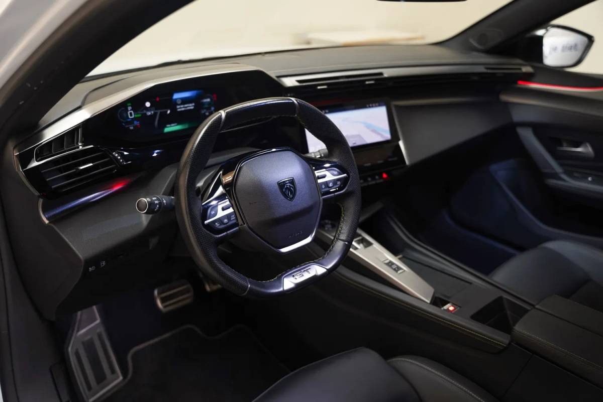 Peugeot 308 Peugeot 308 SW 1.6 Plug-in Hybrid 225 GT-Line Aut. [ Adapt.cruise Navi Camera Memory ]