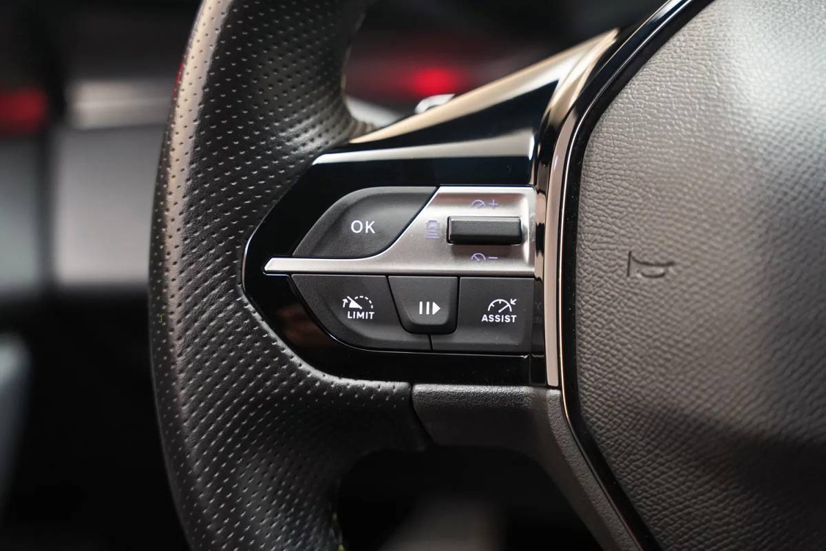 Peugeot 308 Peugeot 308 SW 1.6 Plug-in Hybrid 225 GT-Line Aut. [ Adapt.cruise Navi Camera Memory ]