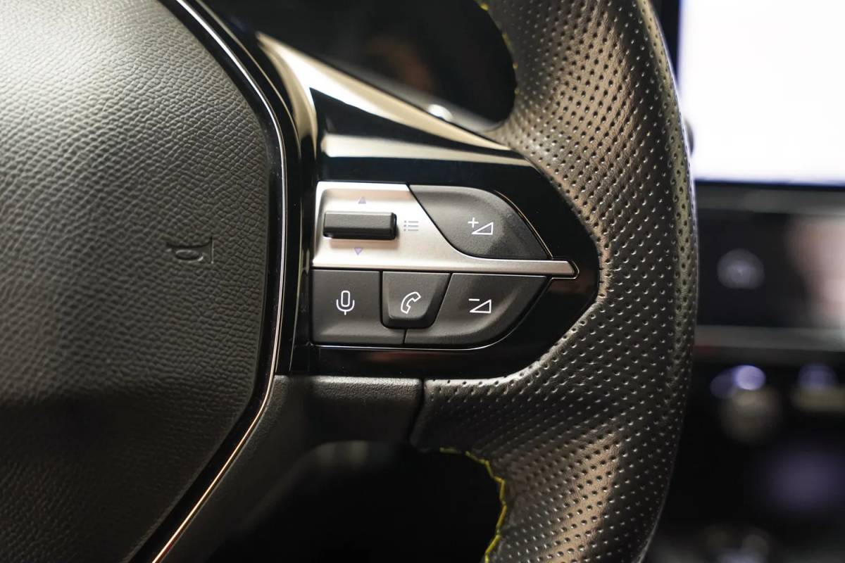 Peugeot 308 Peugeot 308 SW 1.6 Plug-in Hybrid 225 GT-Line Aut. [ Adapt.cruise Navi Camera Memory ]