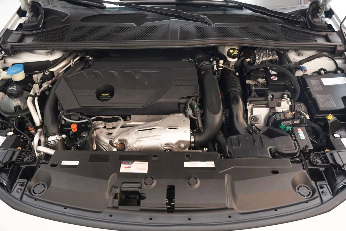 Peugeot 308 Peugeot 308 SW 1.6 Plug-in Hybrid 225 GT-Line Aut. [ Adapt.cruise Navi Camera Memory ]