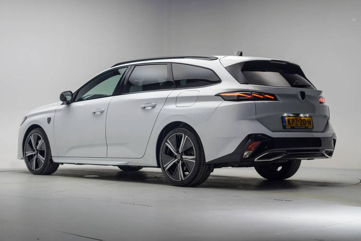 Peugeot 308 Peugeot 308 SW 1.6 Plug-in Hybrid 225 GT-Line Aut. [ Adapt.cruise Navi Camera Memory ]