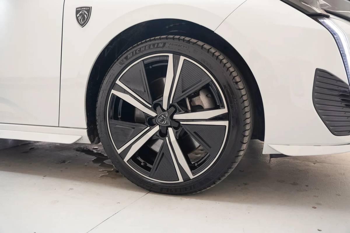 Peugeot 308 Peugeot 308 SW 1.6 Plug-in Hybrid 225 GT-Line Aut. [ Adapt.cruise Navi Camera Memory ]