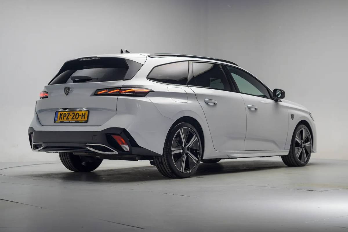 Peugeot 308 Peugeot 308 SW 1.6 Plug-in Hybrid 225 GT-Line Aut. [ Adapt.cruise Navi Camera Memory ]