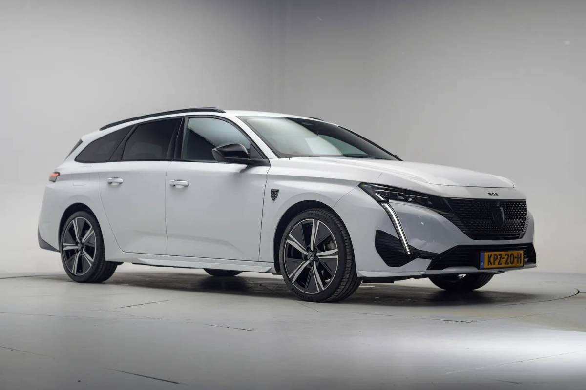 Peugeot 308 Peugeot 308 SW 1.6 Plug-in Hybrid 225 GT-Line Aut. [ Adapt.cruise Navi Camera Memory ]