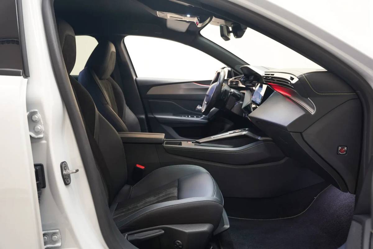 Peugeot 308 Peugeot 308 SW 1.6 Plug-in Hybrid 225 GT-Line Aut. [ Adapt.cruise Navi Camera Memory ]