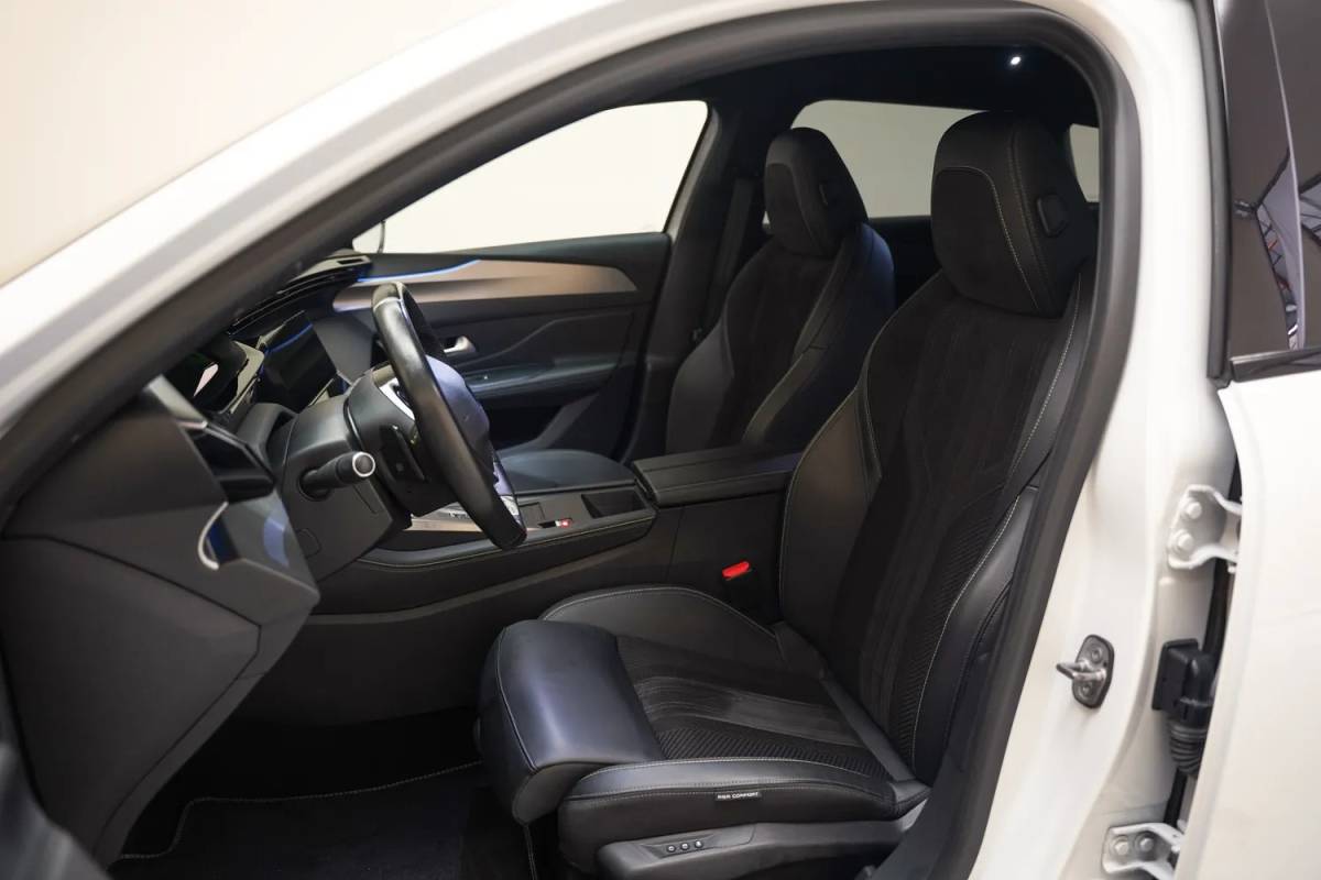 Peugeot 308 Peugeot 308 SW 1.6 Plug-in Hybrid 225 GT-Line Aut. [ Adapt.cruise Navi Camera Memory ]