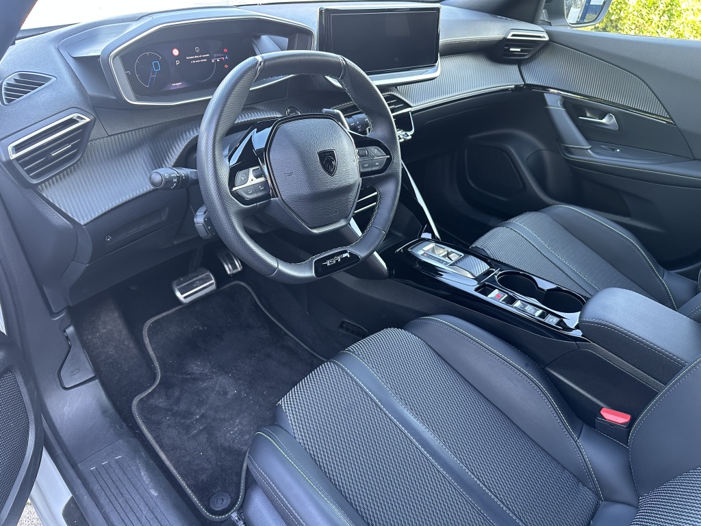 Peugeot 2008 Peugeot 2008 1.2 Hybrid 136 GT | Drive Assist Plus | Camera v & a | Adapt. Cruise | Keyless |