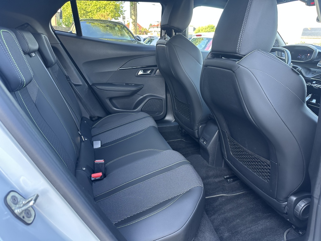 Peugeot 2008 Peugeot 2008 1.2 Hybrid 136 GT | Drive Assist Plus | Camera v & a | Adapt. Cruise | Keyless |