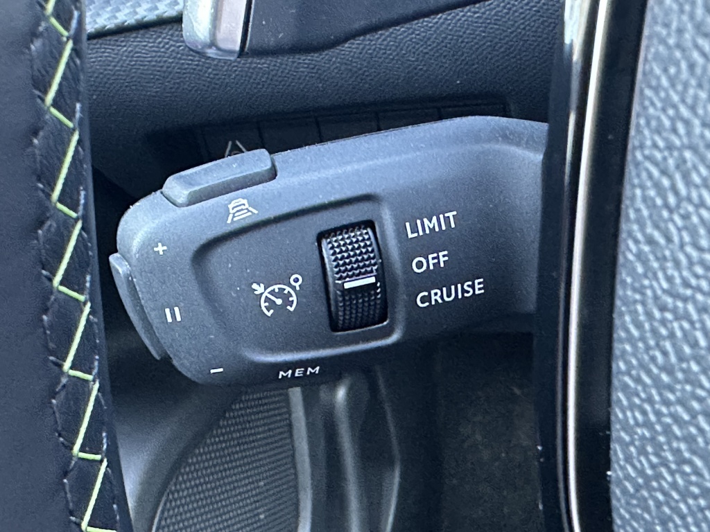 Peugeot 2008 Peugeot 2008 1.2 Hybrid 136 GT | Drive Assist Plus | Camera v & a | Adapt. Cruise | Keyless |
