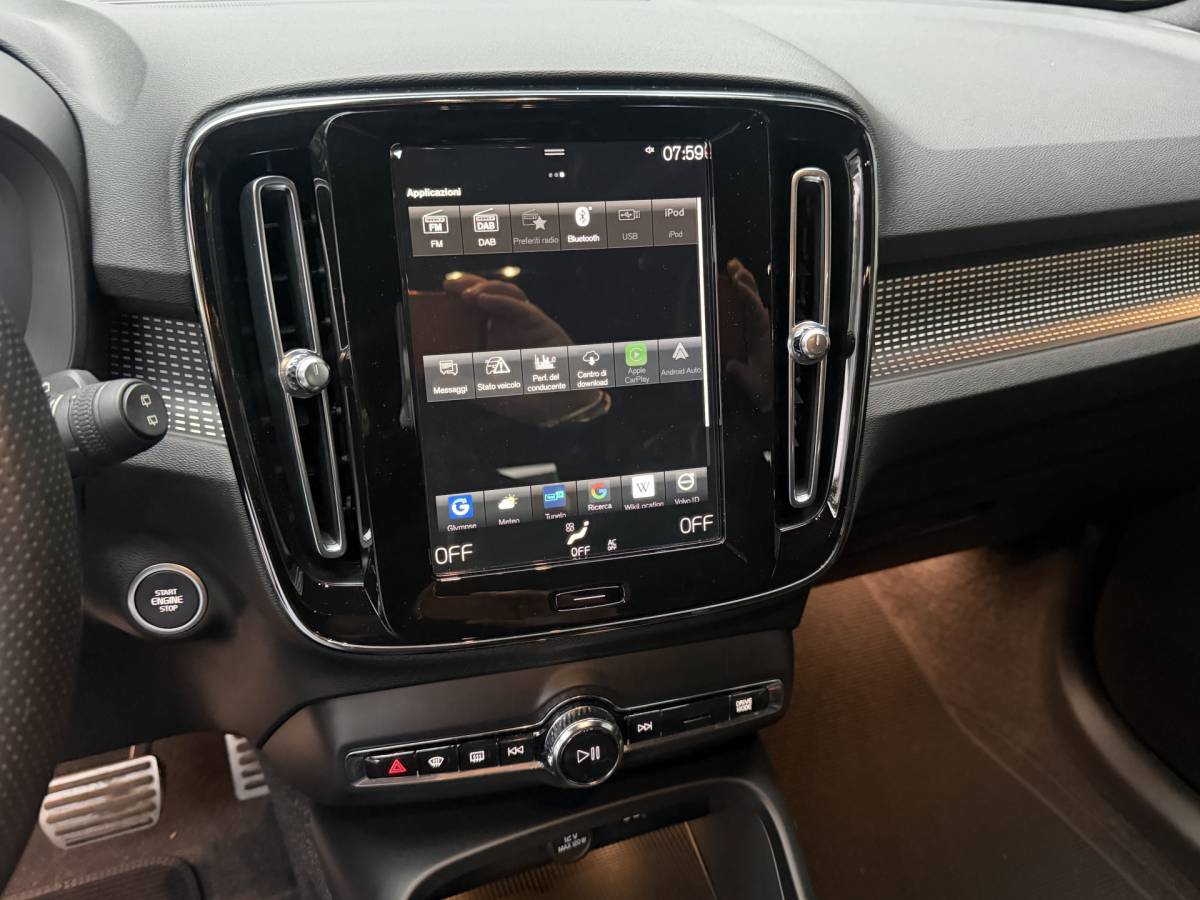 Volvo XC40 Volvo XC40 1.5 T5 Recharge R-Design | LED | Dark | 20″ | Parking pack | VC | adaptive | keyless  05-2021 72.285 KM