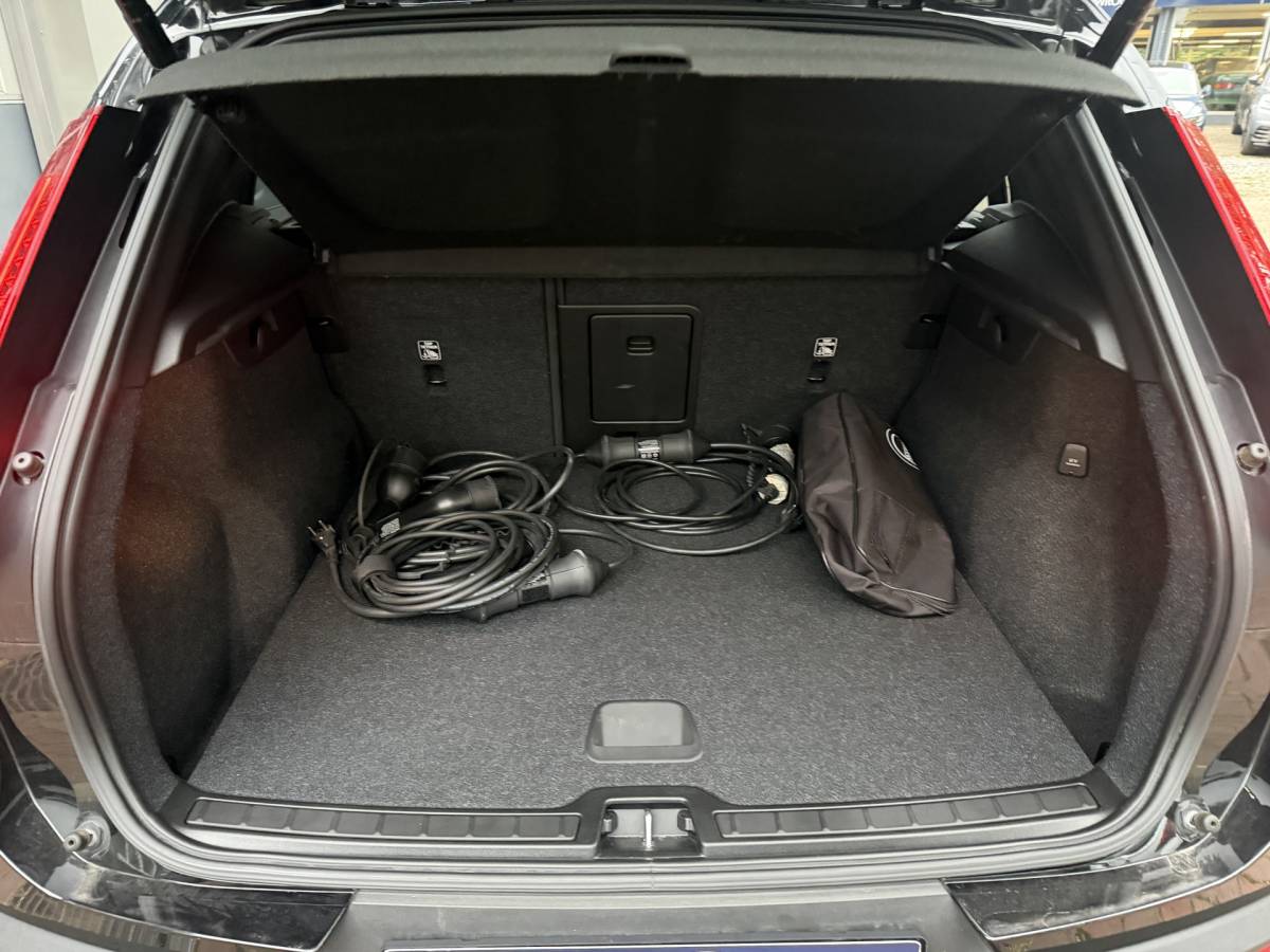 Volvo XC40 Volvo XC40 1.5 T5 Recharge Inscription | LED | Dark | 20″ | Parking pack | VC | adaptive | keyless  05-2021 72.285 KM