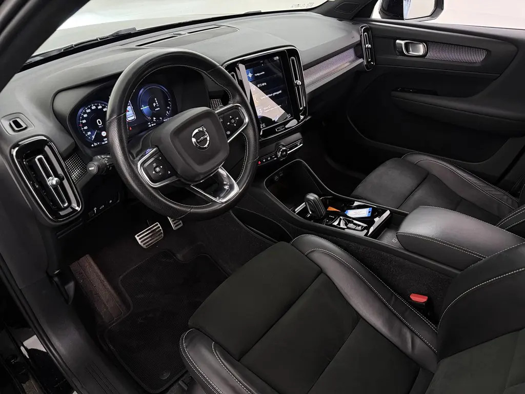 Volvo XC40 Volvo XC40 1.5 T5 Recharge Inscription | LED | Dark | 20″ | Parking pack | VC | adaptive | keyless  05-2021 72.285 KM